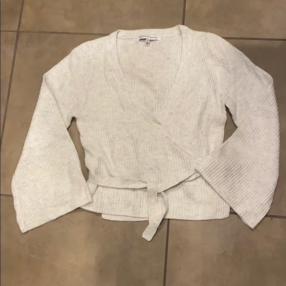 Cupcakes & Caahmere whiteish Vneck wrap sweater, M